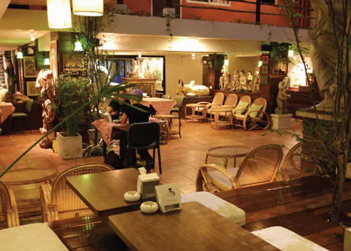 Cha-cha Banglumphu Отель 3*